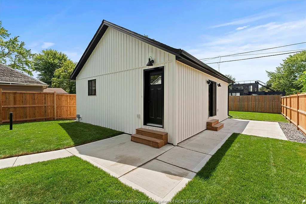 2 bed, $2,050 — Photo 1
