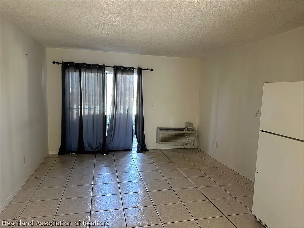 Studio, 1.0 bath, 396 sqft, $875 — Photo 4