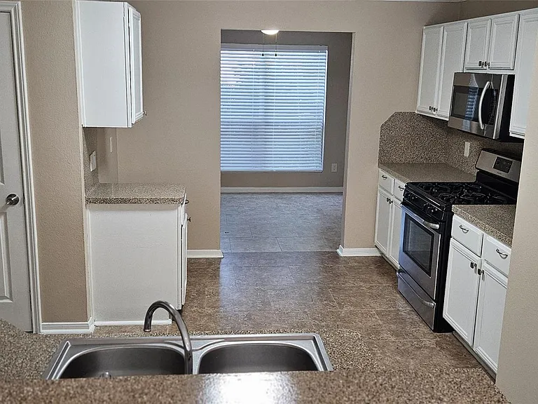 3103 Barkers Crossing Ave — Photo 11