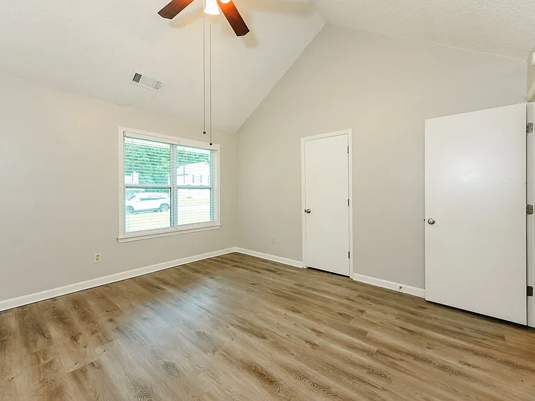 1612 Picadilly Ct NE — Photo 9