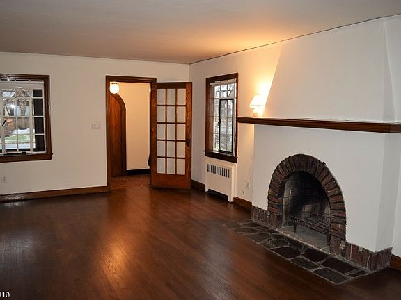 3rd image of 71 Greenwood Dr