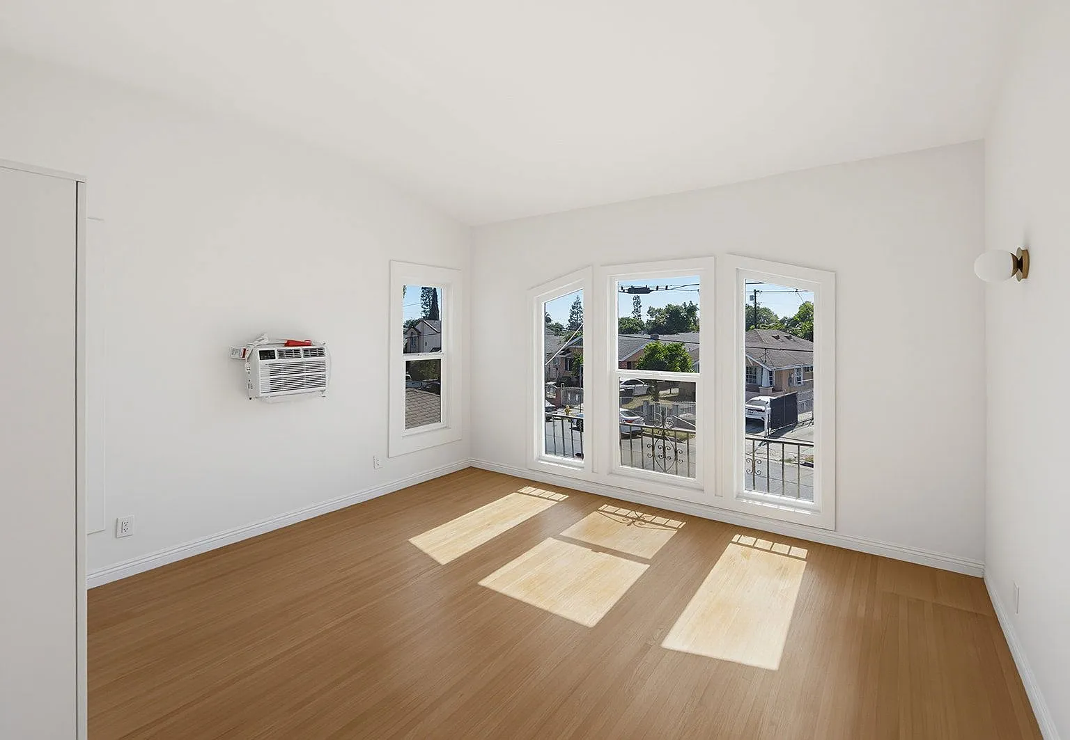 3 bed, 2.0 bath, 1100 sqft, $2,831 — Photo 4