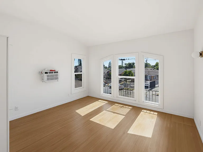 3438 McKinley Ave #5 — Photo 4
