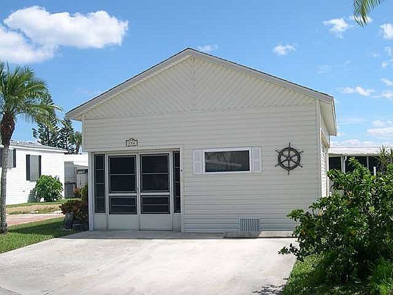 1st image of 894 Nettles Blvd