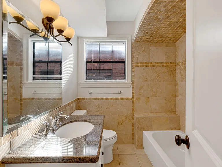 2306 Blodgett St #1 — Photo 10