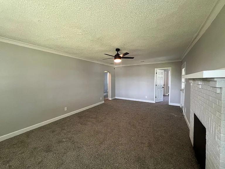 915 Marsh Ave — Photo 9
