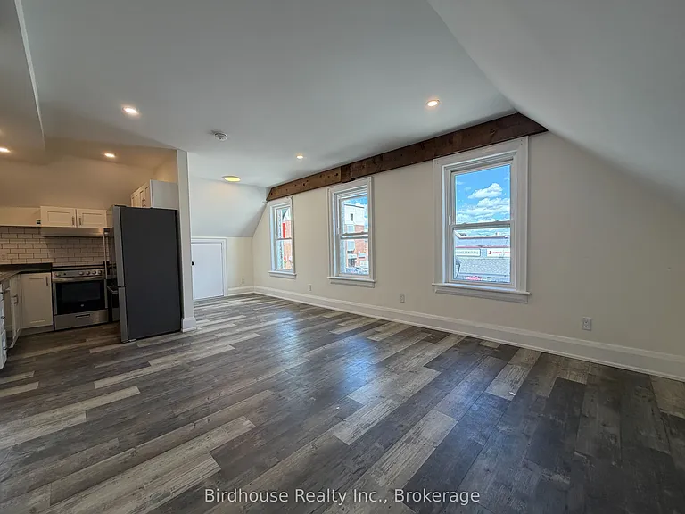 19 Cambridge St S #1 — Photo 4