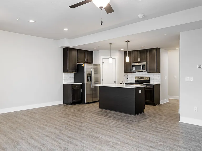 Hughes Century Crossing Townhomes — Photo 6