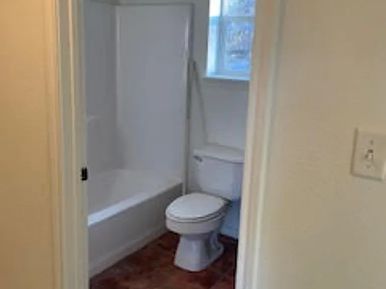 1030 N Kight St — Photo 5