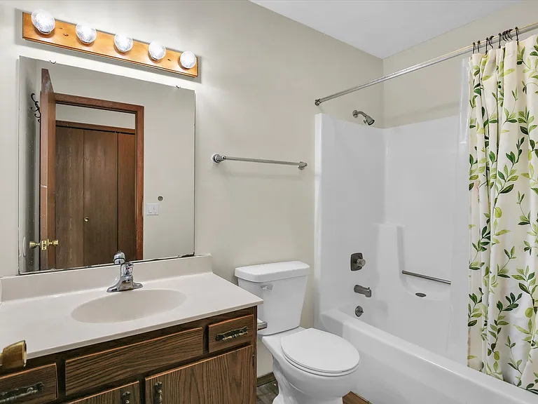 1617 Lyndhurst Dr W — Photo 15