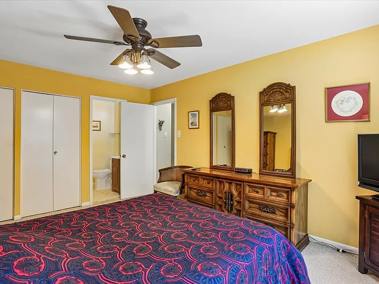 10513 Weymouth St #102 — Photo 12