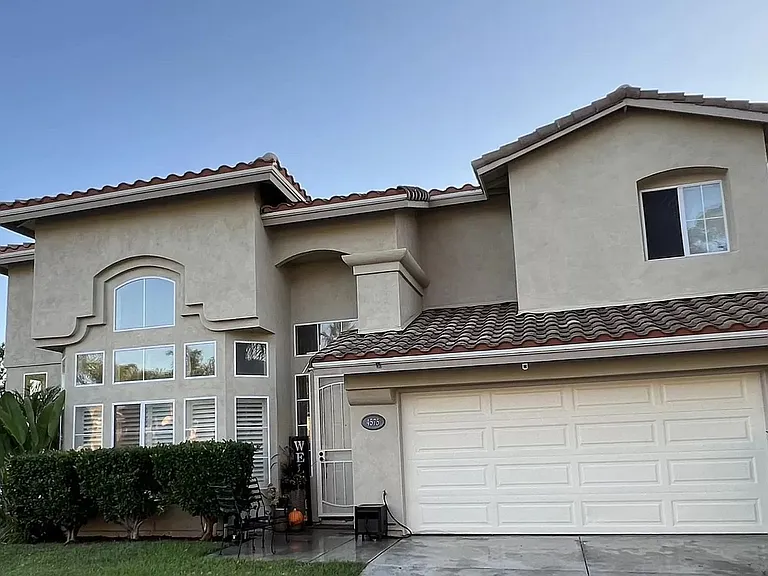 4575 Avenida Privado — Photo 2