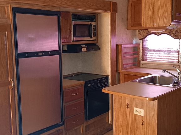 3rd image of 337 S Arch St #15
