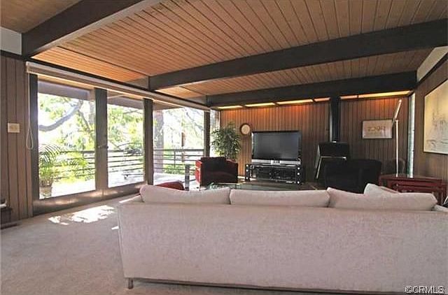 2nd image of 304 Sycamore Pl