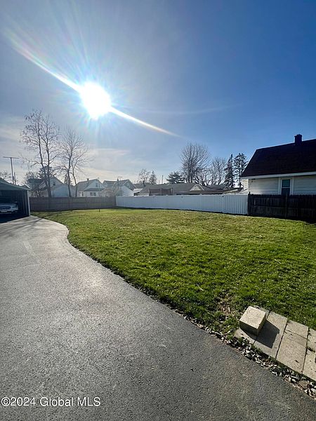 5th image of 1624 Hawthorne Street