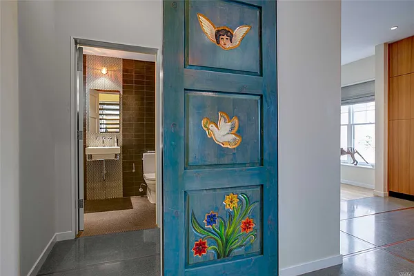 Sold by Daniel Gale Sotheby's International Realty | media 39