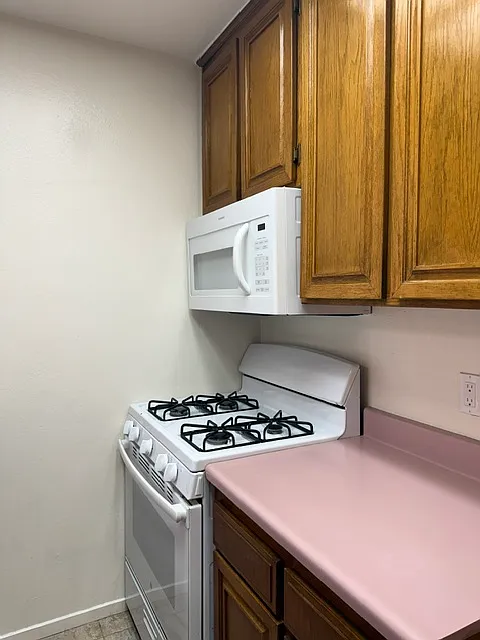 2 bed, 1.5 bath, 650 sqft, $2,090 — Photo 3