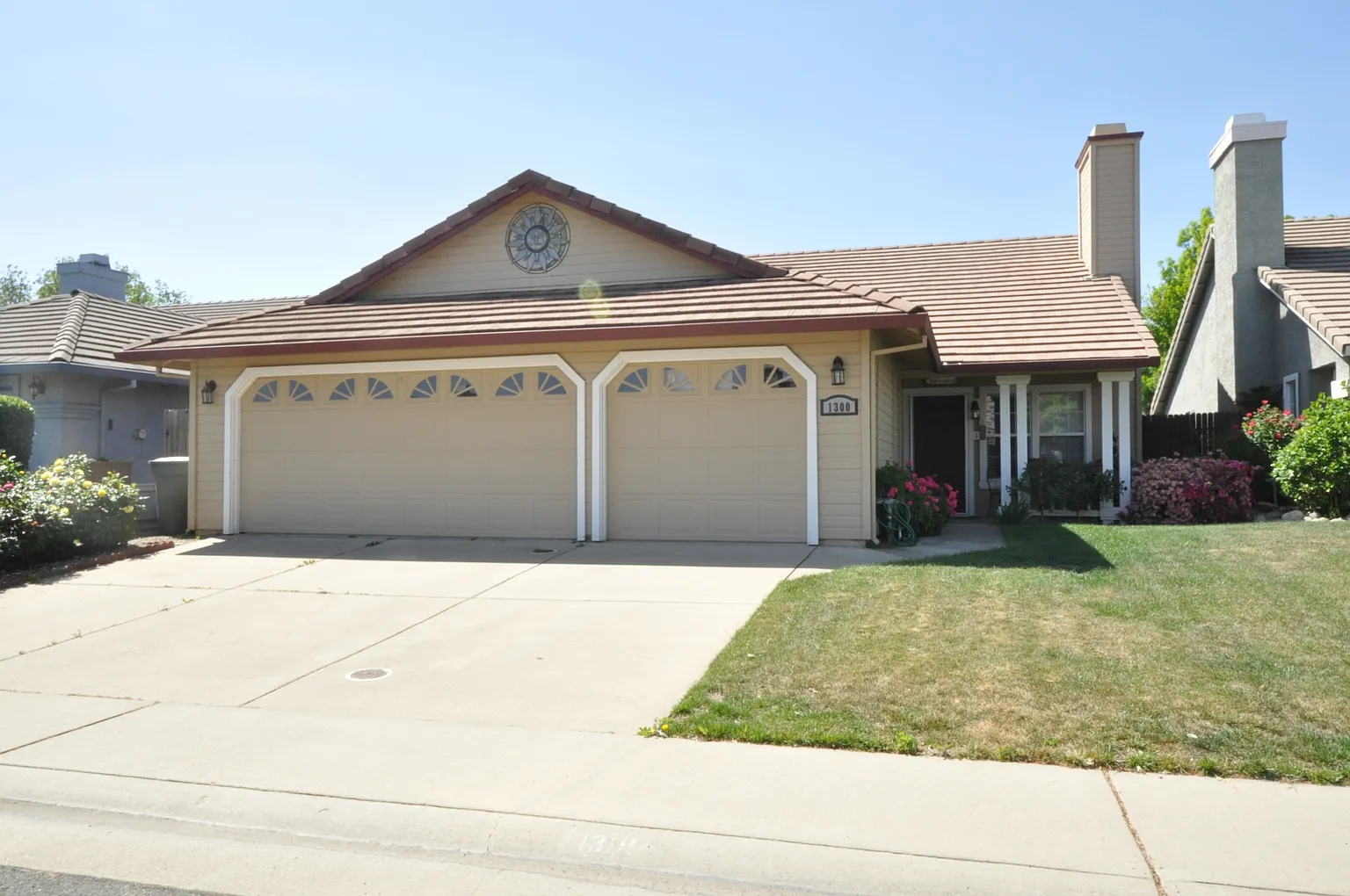 1300 Cobblestone Dr photo 1