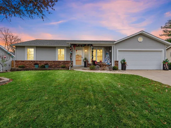 1022 Pasture Ridge Dr, Saint Peters, MO 63304