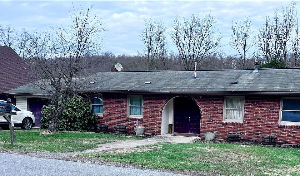 1st image of 218 Locust St