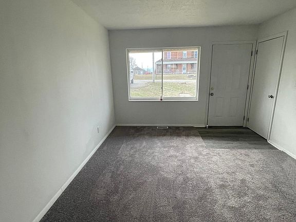 3rd image of 638 E Broad St #12