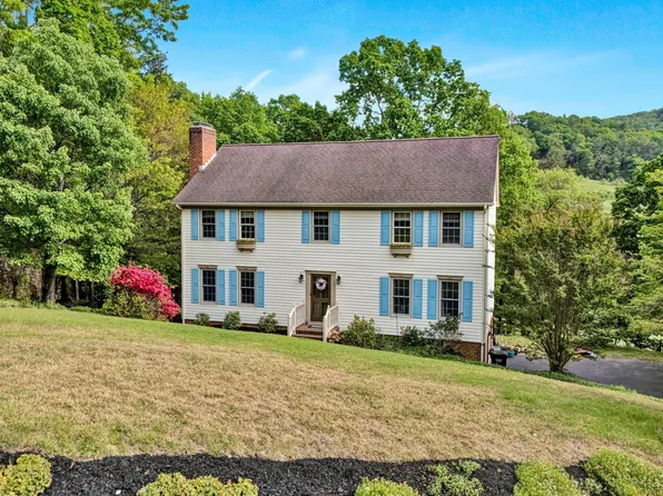 4920 Bear Ridge Cir, Roanoke, VA 24018