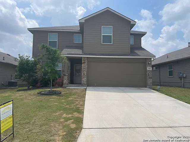 5 bed, 2.5 bath, 2537 sqft, $2,000 — Photo 1