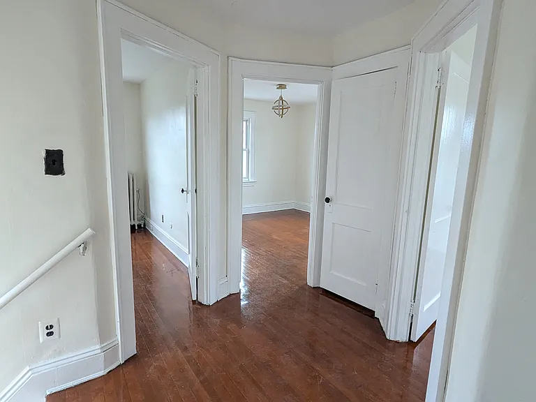 507 W Henry St — Photo 9