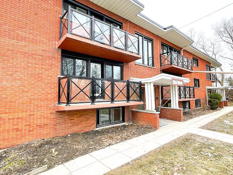 43 Montrose Ave #72 — Photo 1