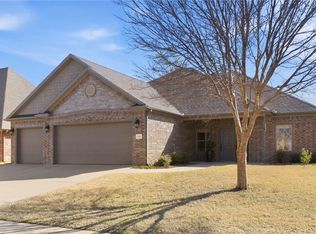 3819 N 3rd St, Rogers, AR 72756