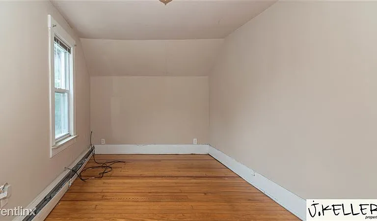 914 Woodlawn Ave — Photo 9