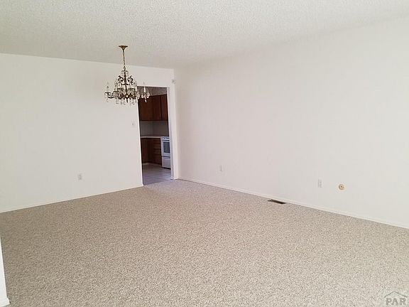 5th image of 72 Villa Dr