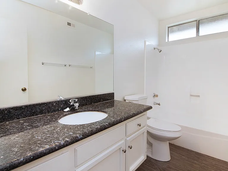 Los Timbres Street Duplex — Photo 15