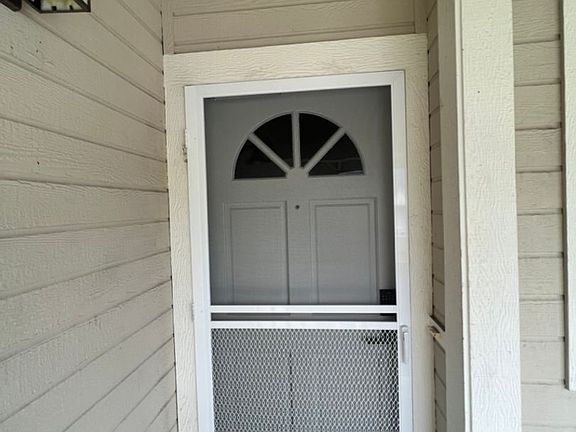 2nd image of 75-6081 Alii Dr APT J201