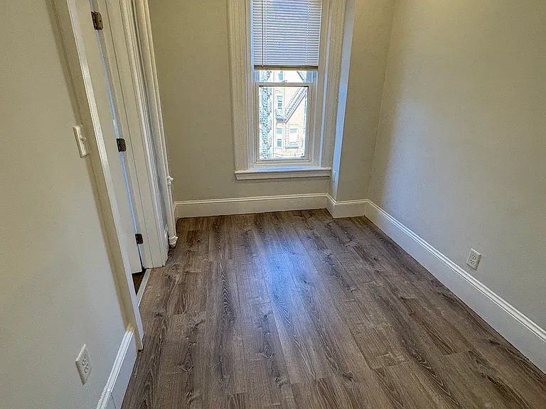 225 Newbury St #2G — Photo 9