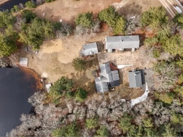 40 Wareham St, Carver, MA 02330
