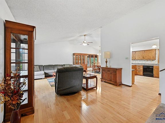 2nd image of 4 Ryan Rd