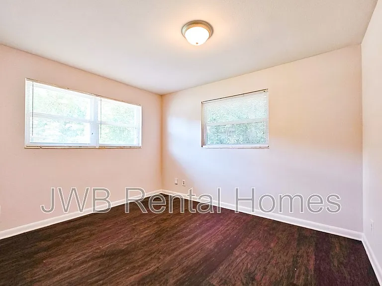 4935 Portsmouth Ave — Photo 8