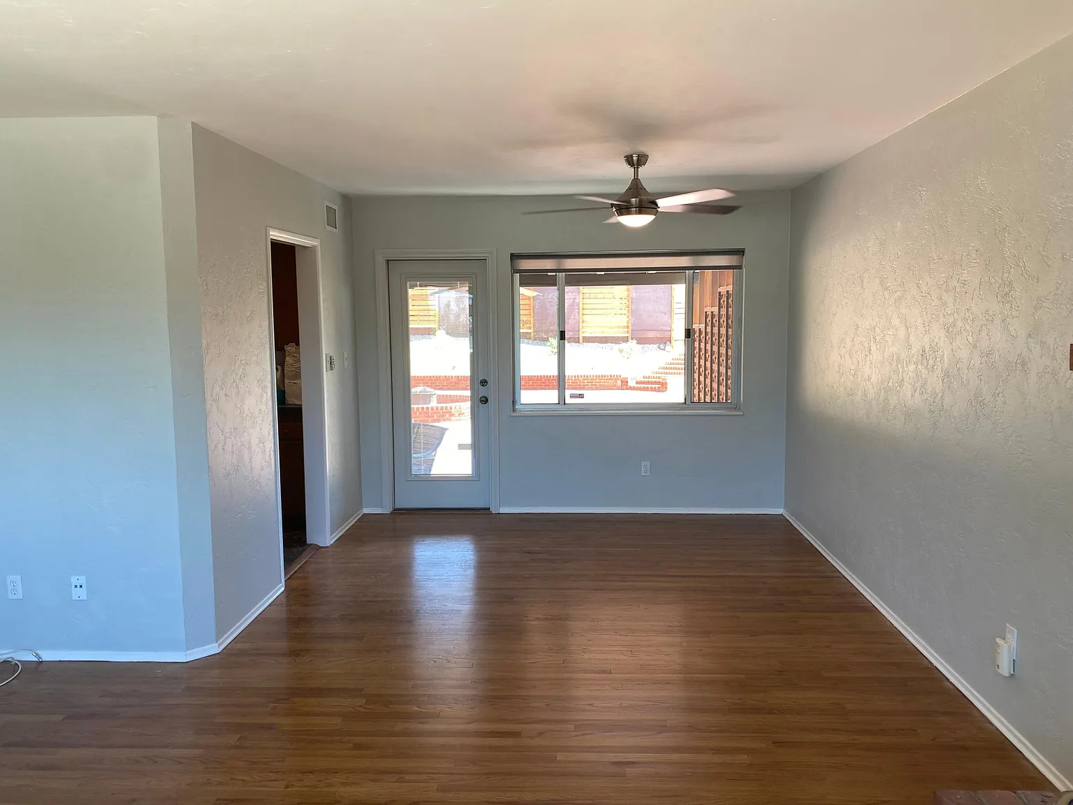 1435 Roxanne Dr — Photo 3