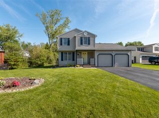 7077 Wimbleton Ct, East Syracuse, NY 13057