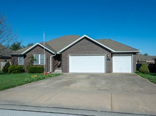 199 Sparrow Ln, Willard, MO 65781