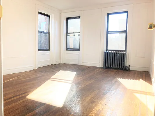 Rented by ZealEstate Group Inc | media 6