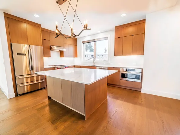 Park Central Townhomes - 4 Stories, 3 bedrooms, 31/2 bathrooms, 2 car garage and a rooftop deck w..., 155 100th Ave NE, Bellevue, WA 98004