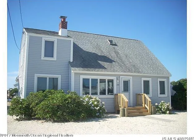 5 bed, 2003 sqft, $2,600 — Photo 1