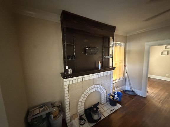 2nd image of 1585 Court Ave