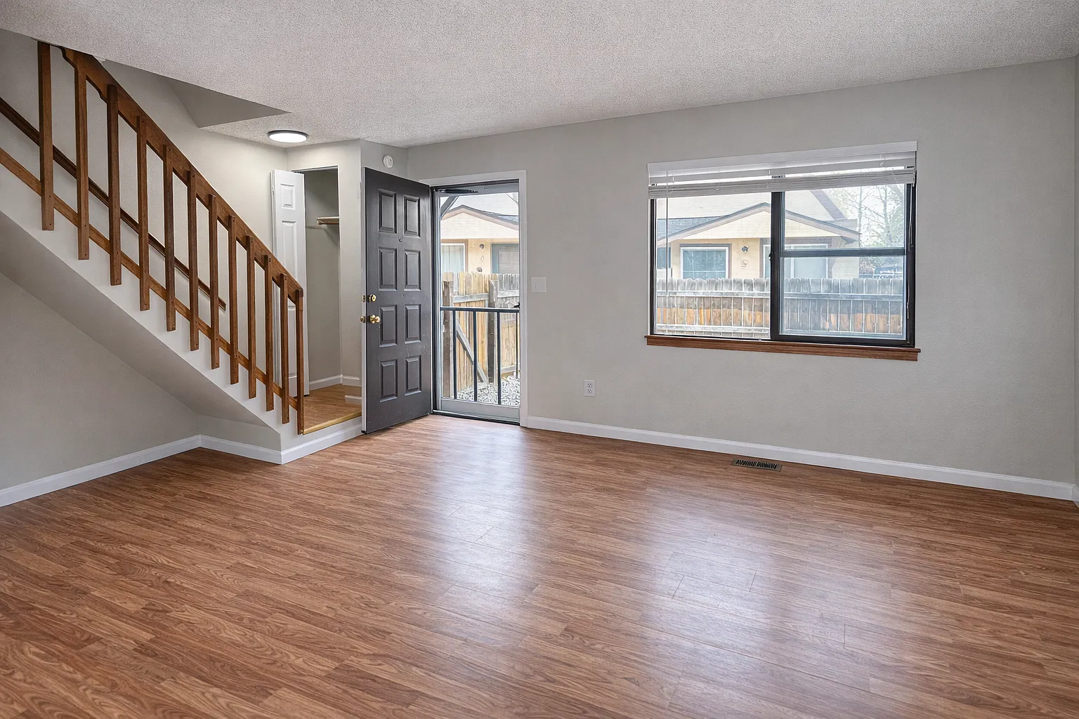 2 bed, 1.5 bath, 1004 sqft, $1,375 — Photo 2