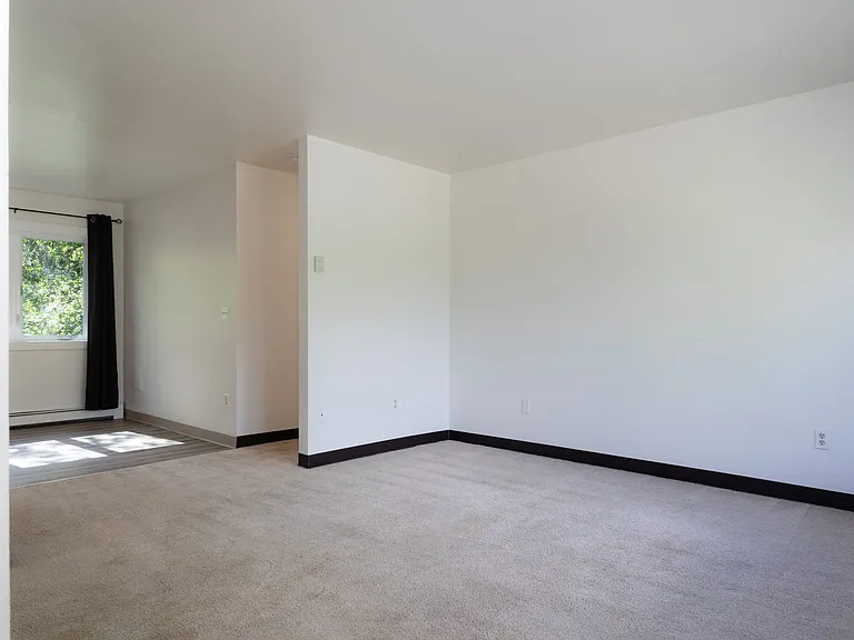 4798 Glasgow Dr — Photo 6