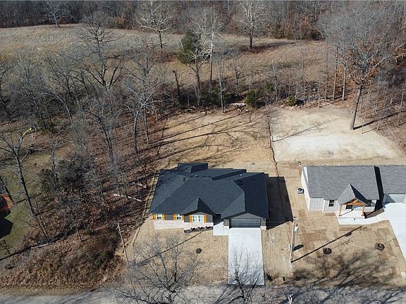 3rd image of 32 Eastleigh Dr