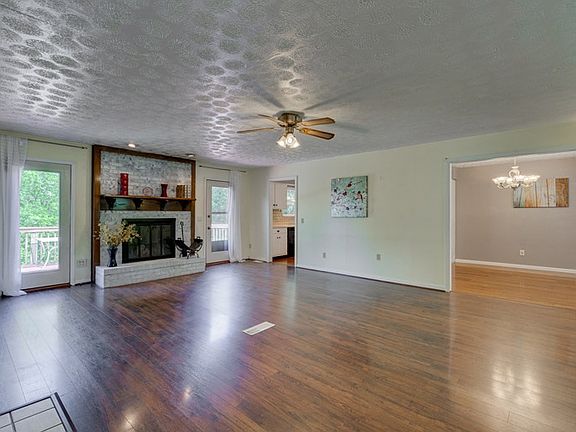 5th image of 733 Dry Creek Ct