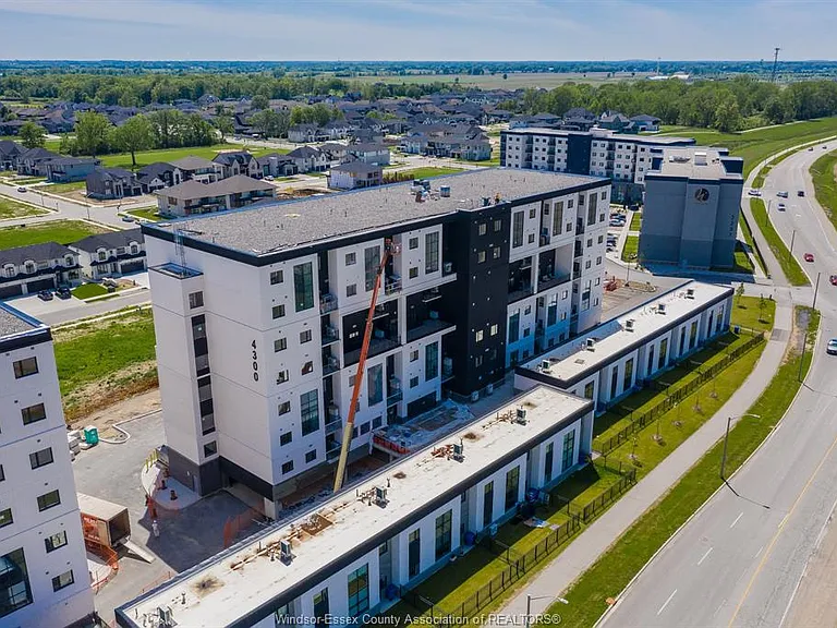 4300 Laurier Pkwy #539 — Photo 3